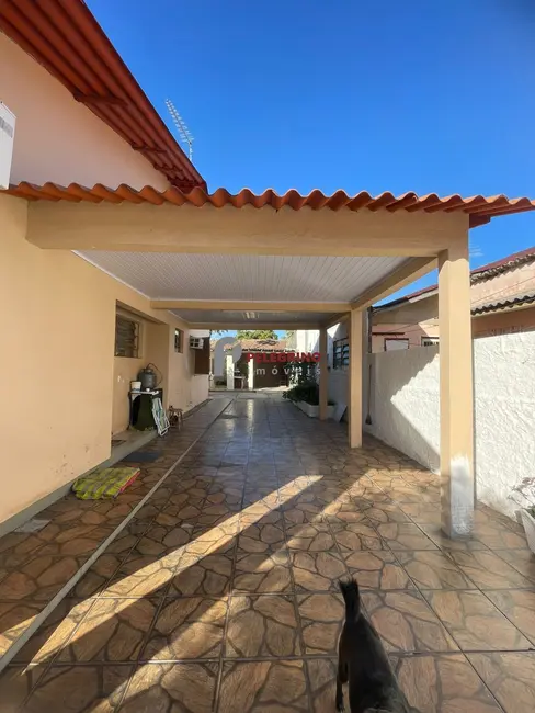 Casa com 4 quartos à venda, 150m2 em Centro, Tapes - RS - imagem 9 Foto 9 de Casa com 4 quartos à venda, 150m2 em Centro, Tapes - RS