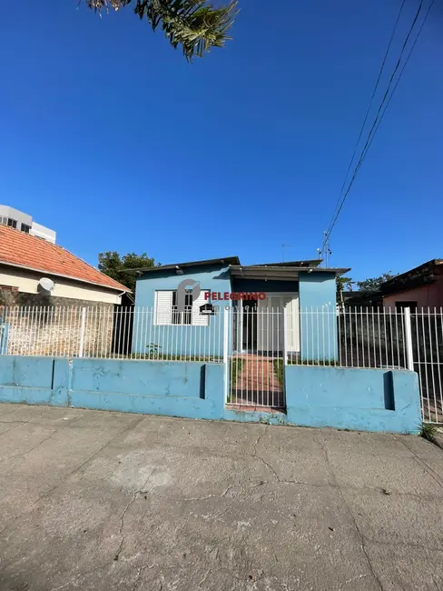 Foto 1 de Casa com 2 quartos à venda, 124m2 em Centro, Tapes - RS