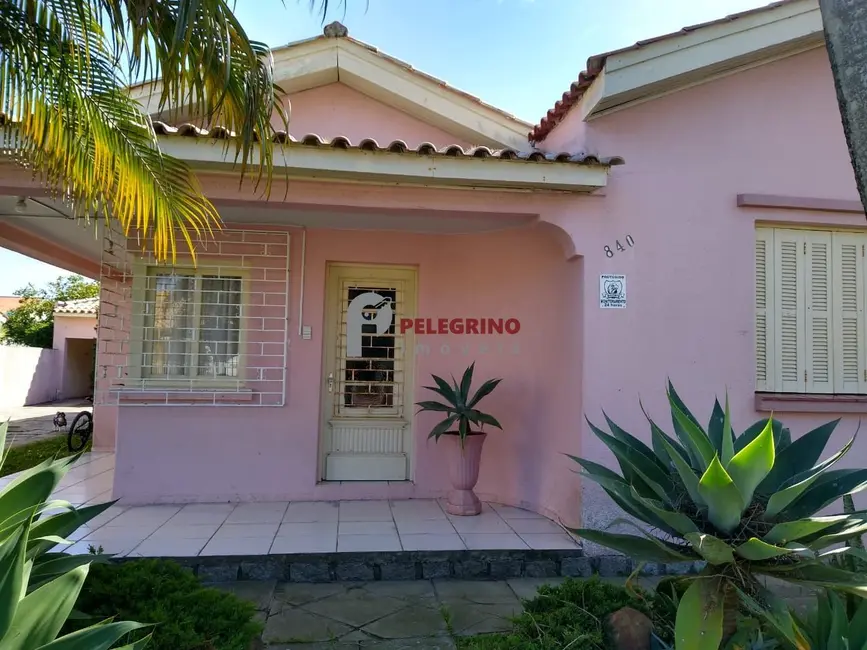 Foto 2 de Casa com 4 quartos à venda, 224m2 em Centro, Tapes - RS