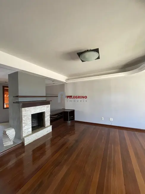 Casa com 4 quartos à venda, 204m2 em Centro, Tapes - RS - imagem 4 Foto 4 de Casa com 4 quartos à venda, 204m2 em Centro, Tapes - RS