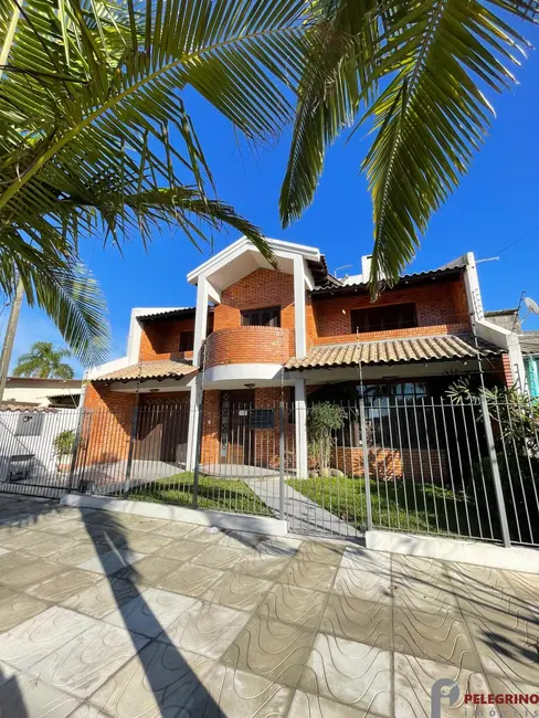 Foto 1 de Casa com 4 quartos à venda, 204m2 em Centro, Tapes - RS