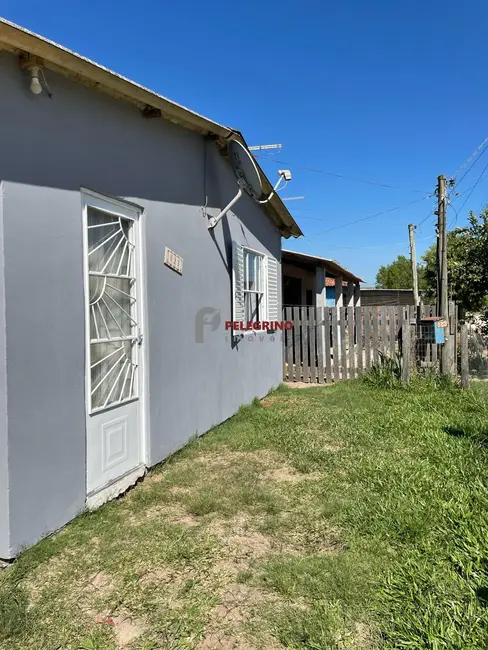 Foto 2 de Casa com 2 quartos à venda, 106m2 em Tapes - RS