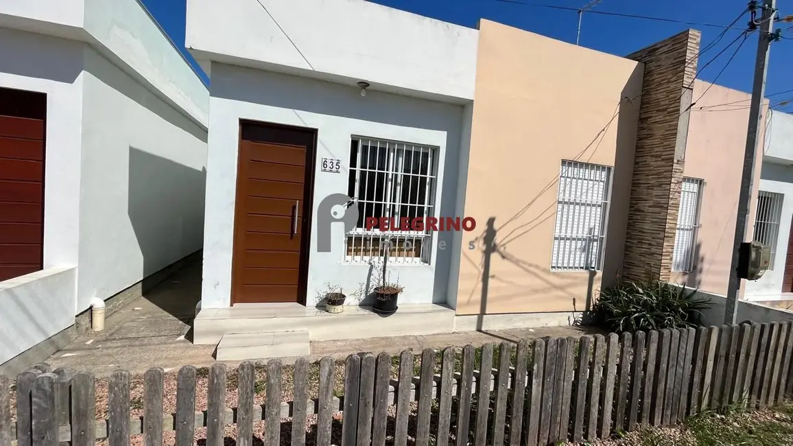 Foto 1 de Casa com 2 quartos à venda, 50m2 em Tapes - RS