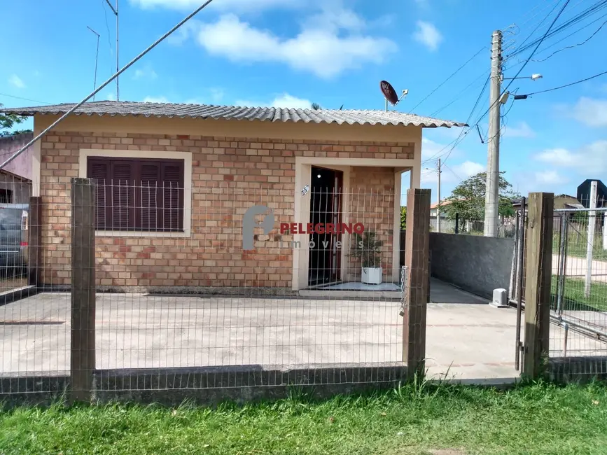 Foto 1 de Casa com 2 quartos à venda, 56m2 em Tapes - RS