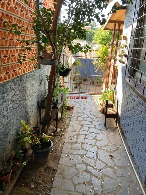 Foto 3 de Casa com 5 quartos à venda, 180m2 em Jardim Sabará, Porto Alegre - RS