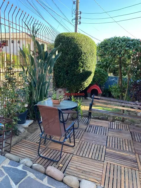 Foto 2 de Casa com 5 quartos à venda, 180m2 em Jardim Sabará, Porto Alegre - RS