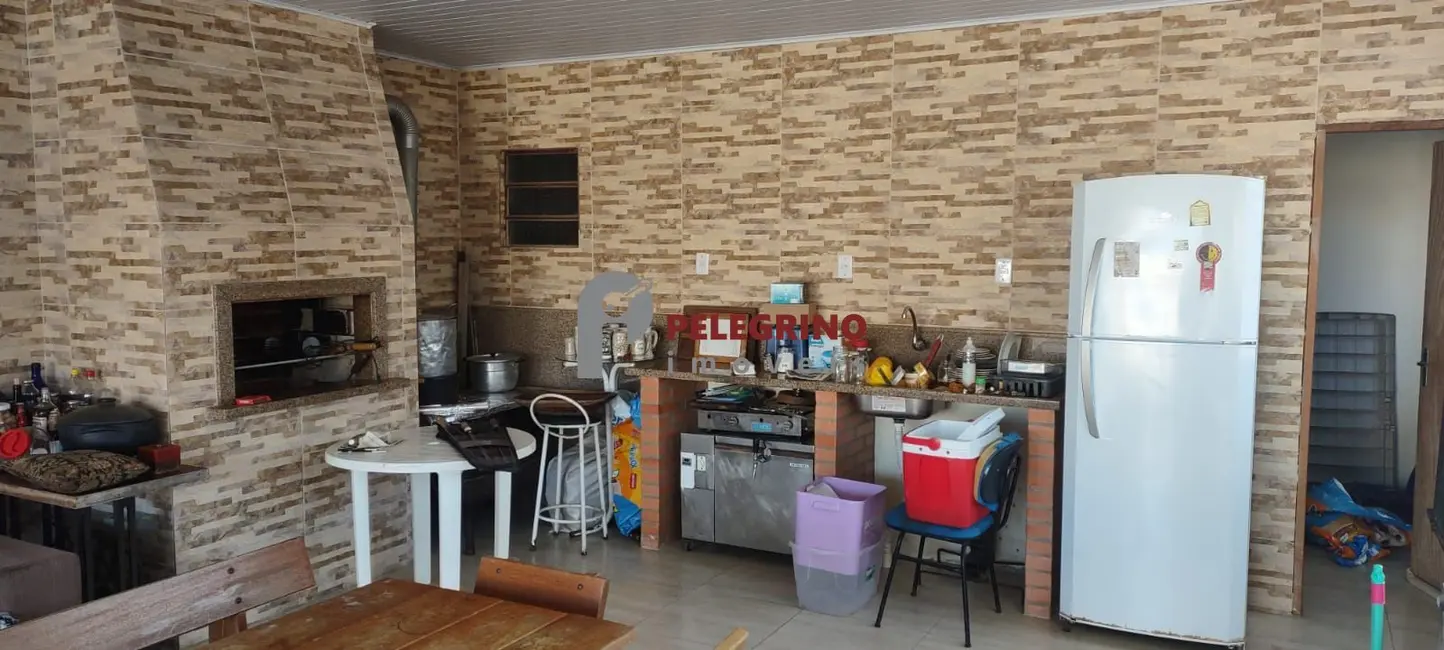 Foto 6 de Casa com 3 quartos à venda, 300m2 em Centro, Tapes - RS