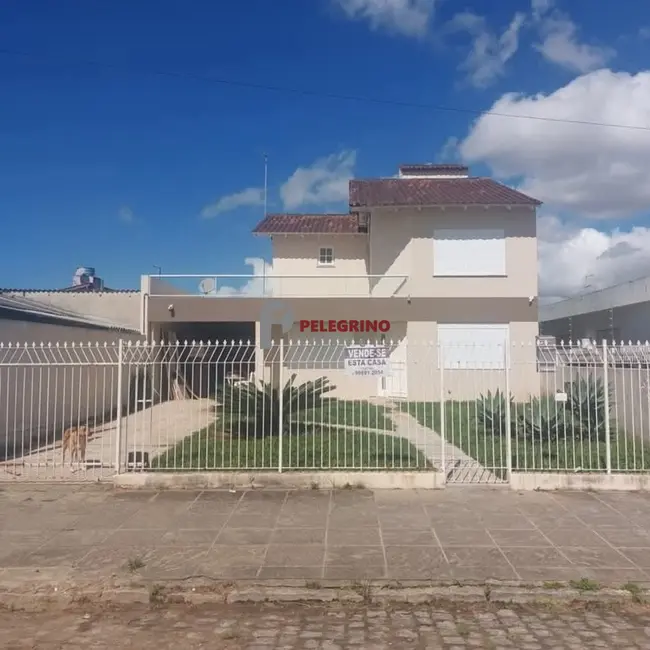 Foto 1 de Casa com 3 quartos à venda, 300m2 em Centro, Tapes - RS