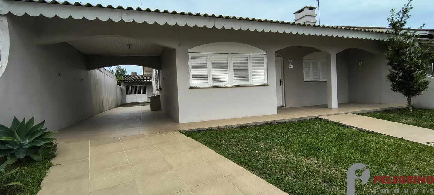 Casa com 3 quartos para alugar, 170m2 em Centro, Tapes - RS - imagem 2 Foto 2 de Casa com 3 quartos para alugar, 170m2 em Centro, Tapes - RS