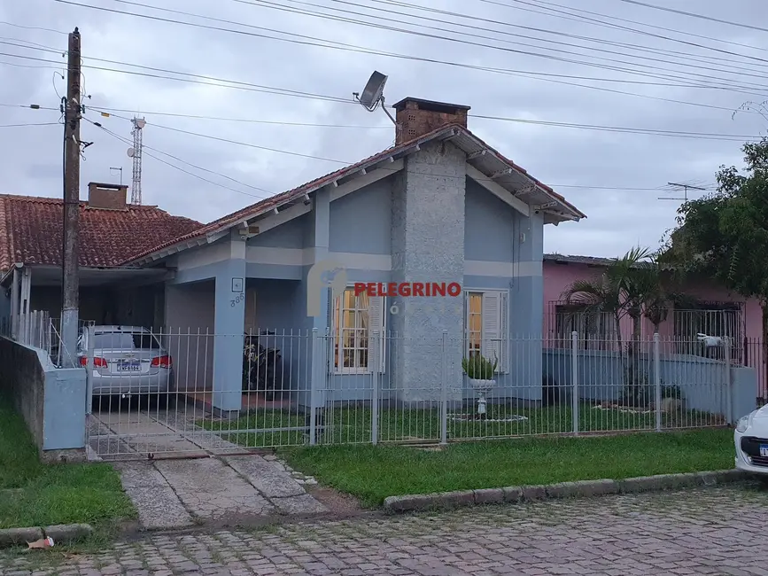 Foto 1 de Casa com 2 quartos à venda, 145m2 em Centro, Tapes - RS