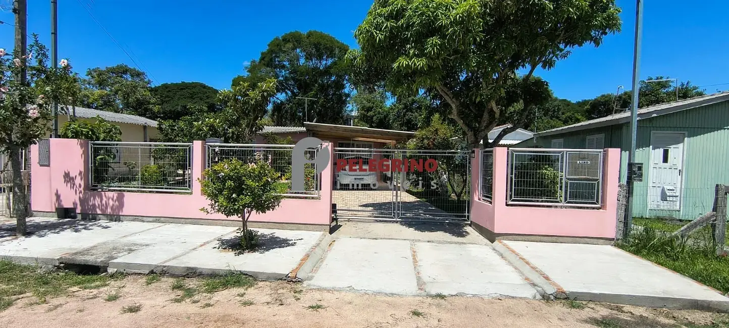 Foto 1 de Casa com 2 quartos à venda, 72m2 em Tapes - RS