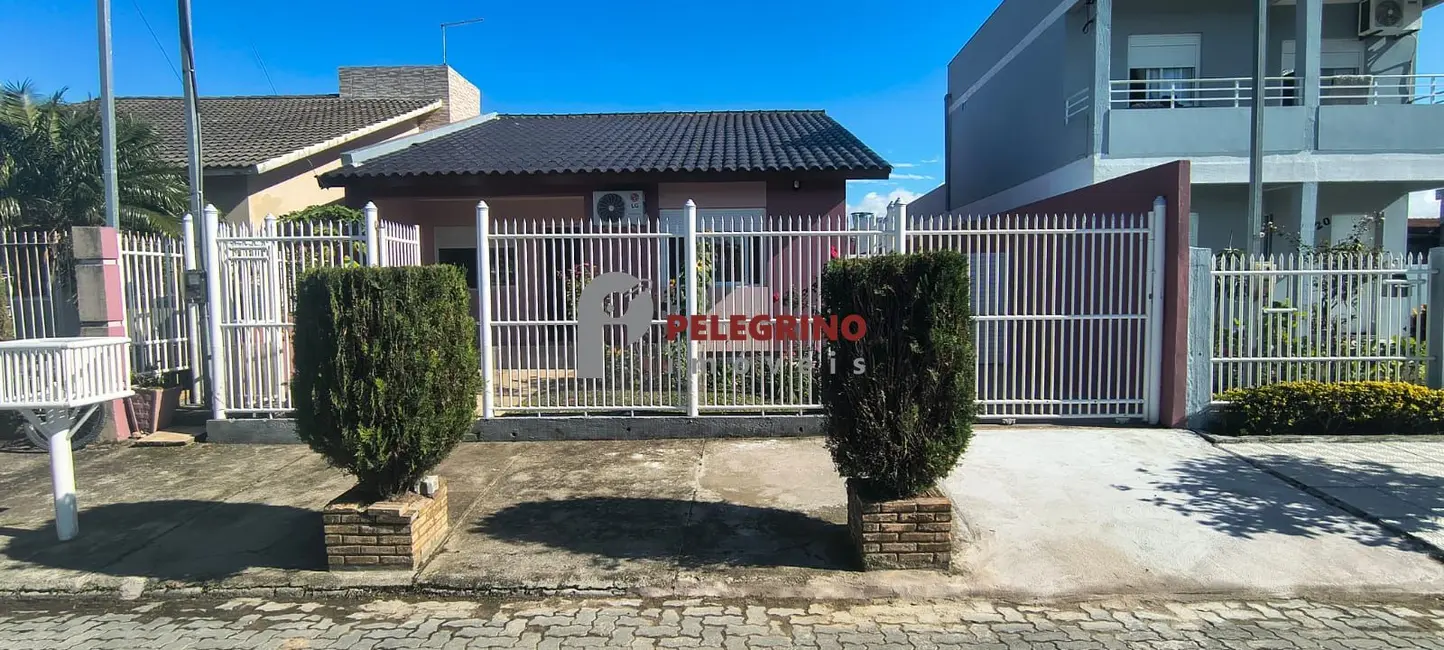 Foto 1 de Casa com 3 quartos à venda, 140m2 em Tapes - RS