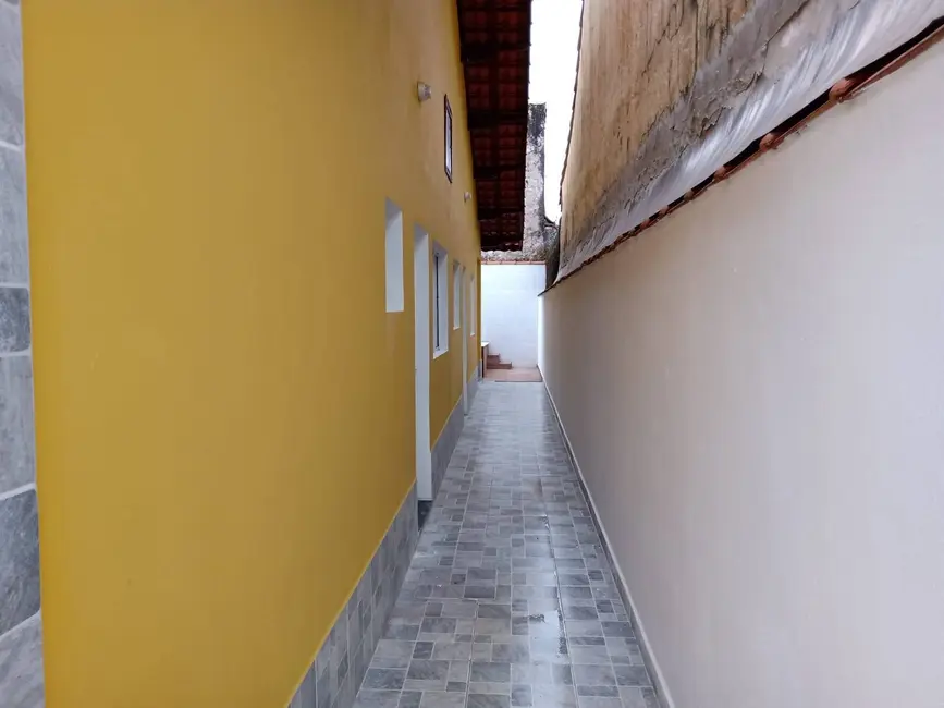 Foto 9 de Casa com 2 quartos à venda, 135m2 em Mongagua - SP