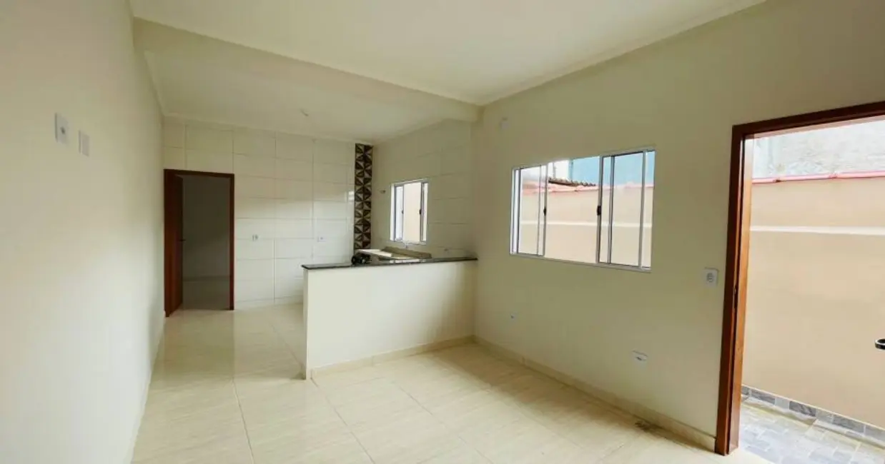 Foto 3 de Casa com 2 quartos à venda, 135m2 em Mongagua - SP