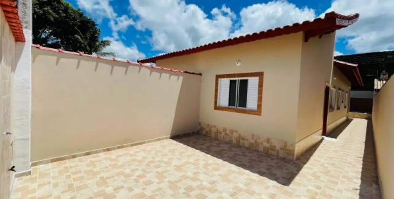 Foto 2 de Casa com 2 quartos à venda, 135m2 em Mongagua - SP