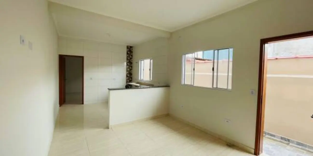 Foto 3 de Casa com 2 quartos à venda, 135m2 em Mongagua - SP