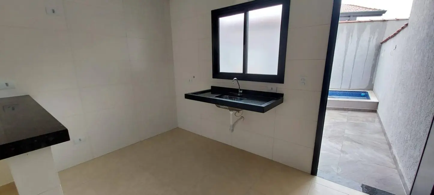 Foto 8 de Sobrado com 2 quartos à venda, 87m2 em Mongagua - SP