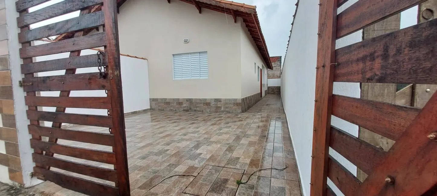 Foto 1 de Casa com 2 quartos à venda, 60m2 em Mongagua - SP
