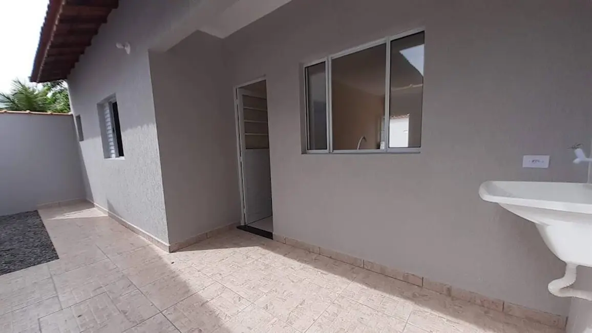 Foto 8 de Casa com 2 quartos à venda, 127m2 em Mongagua - SP