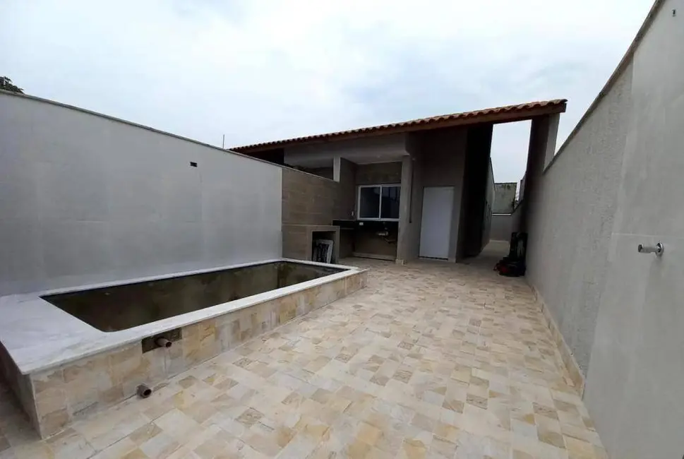 Foto 1 de Casa com 2 quartos à venda, 63m2 em Itanhaem - SP