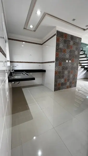 Sobrado com 3 quartos à venda, 73m2 em Mirim, Praia Grande - SP - imagem 4 Foto 4 de Sobrado com 3 quartos à venda, 73m2 em Mirim, Praia Grande - SP