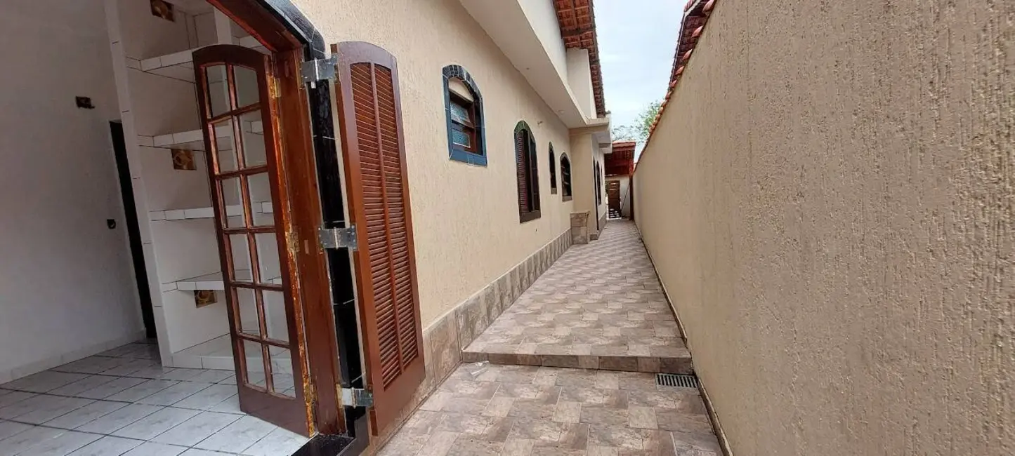 Foto 2 de Casa com 3 quartos à venda, 225m2 em Mongagua - SP