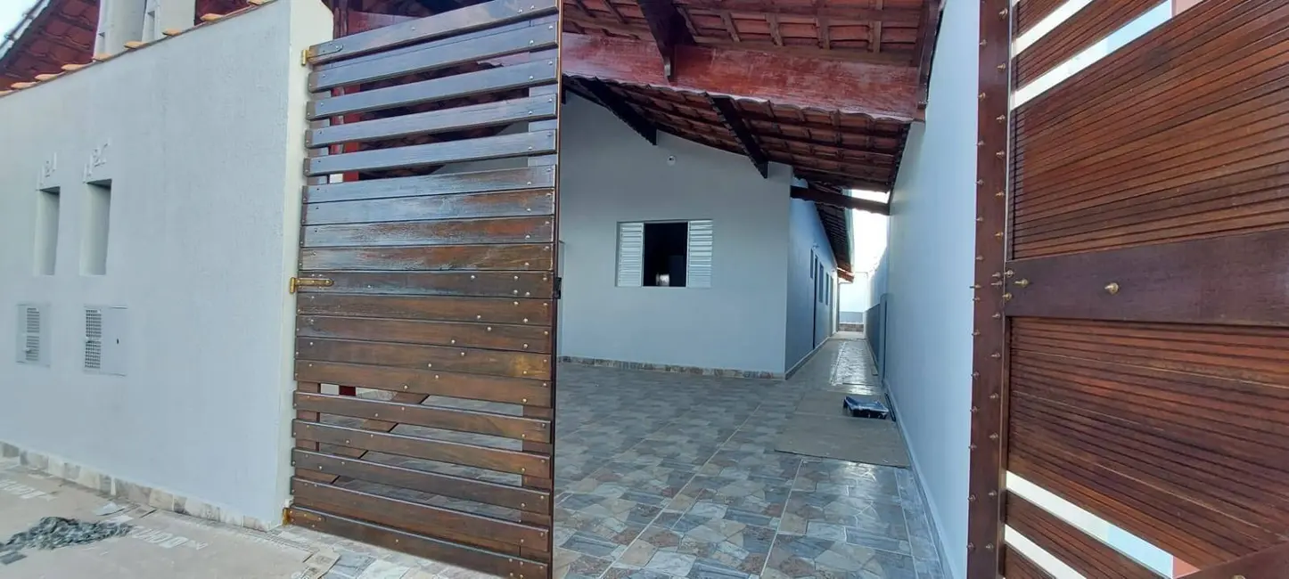 Foto 1 de Casa com 2 quartos à venda, 89m2 em Mongagua - SP