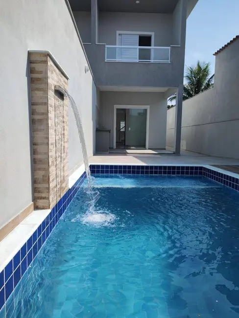Sobrado com 3 quartos à venda, 160m2 em Itanhaem - SP - imagem 2 Foto 2 de Sobrado com 3 quartos à venda, 160m2 em Itanhaem - SP