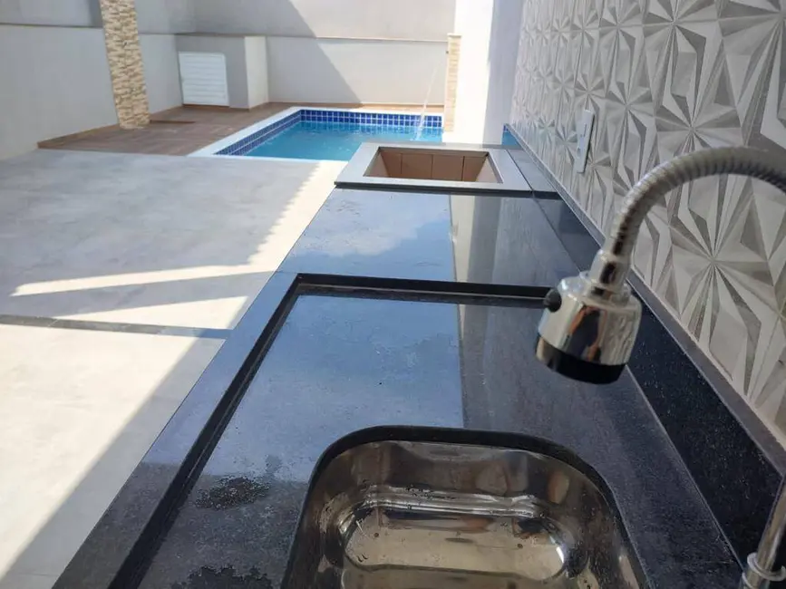 Sobrado com 3 quartos à venda, 160m2 em Itanhaem - SP - imagem 6 Foto 6 de Sobrado com 3 quartos à venda, 160m2 em Itanhaem - SP