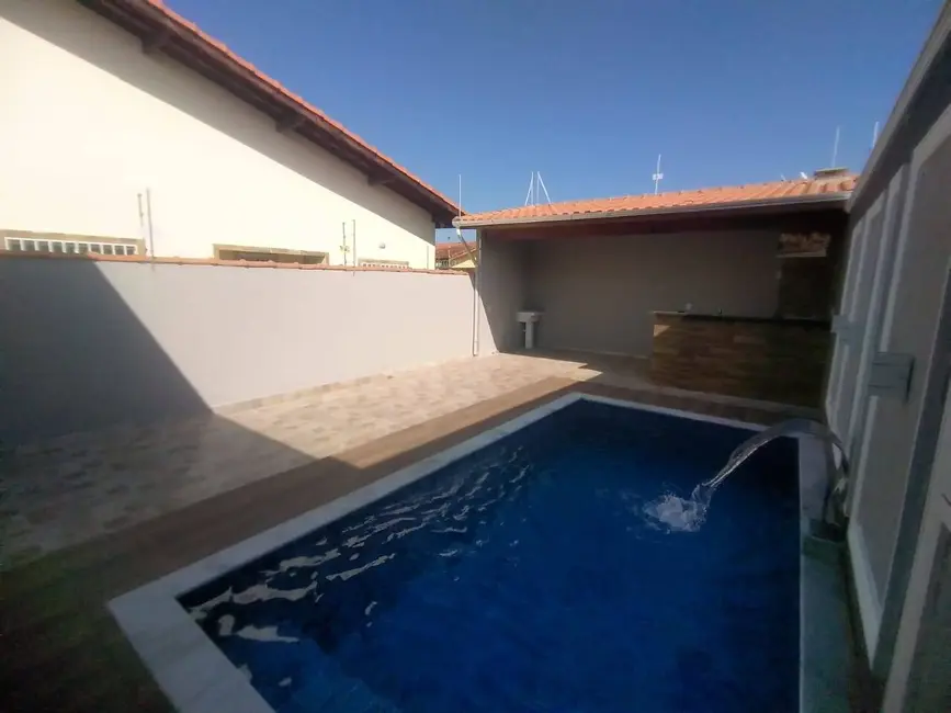 Foto 5 de Casa com 2 quartos à venda, 180m2 em Itanhaem - SP