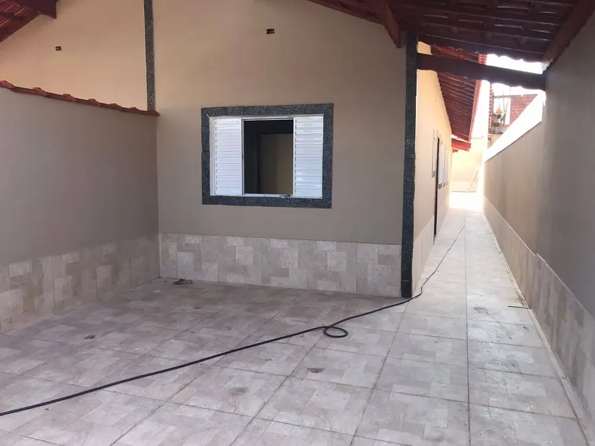 Foto 2 de Casa com 2 quartos à venda, 84m2 em Mongagua - SP