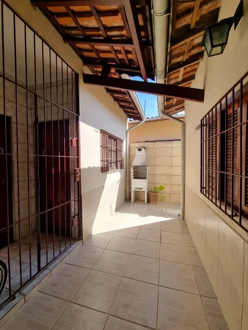 Foto 9 de Casa com 2 quartos à venda, 60m2 em Mongagua - SP