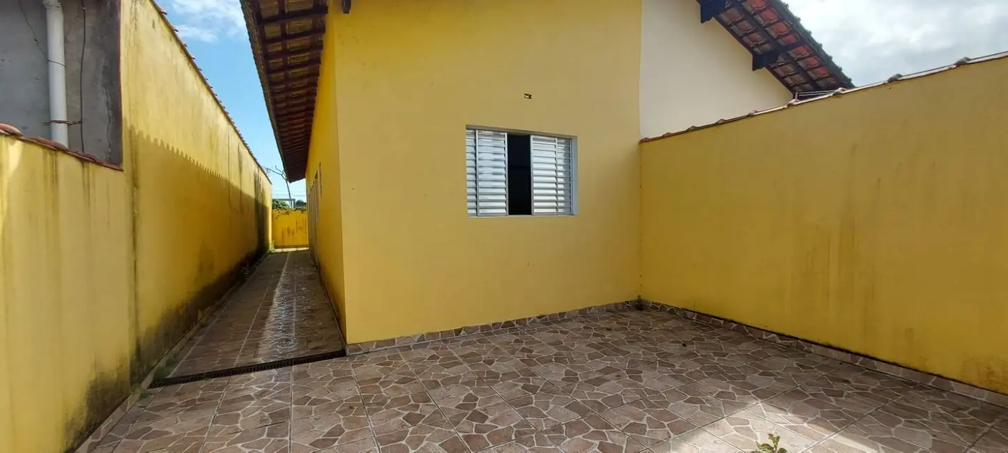 Foto 1 de Casa com 2 quartos à venda, 60m2 em Mongagua - SP