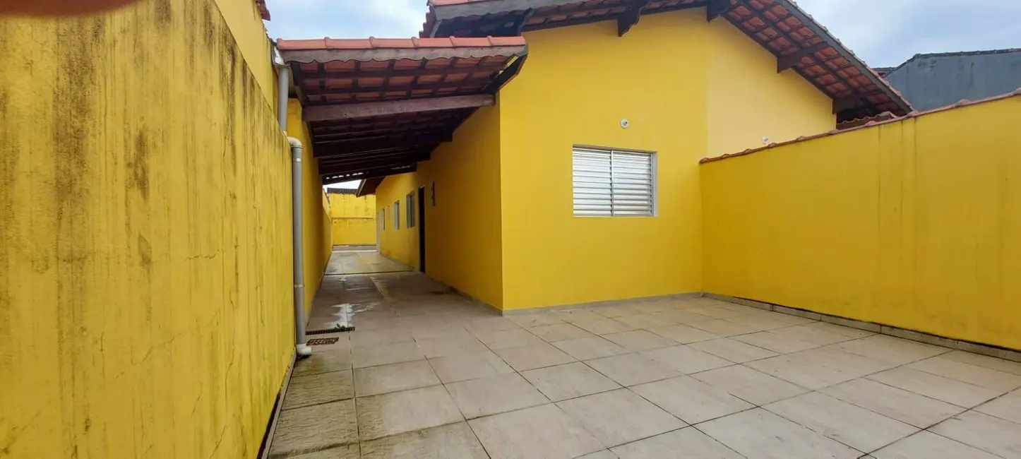 Foto 1 de Casa com 2 quartos à venda, 60m2 em Mongagua - SP