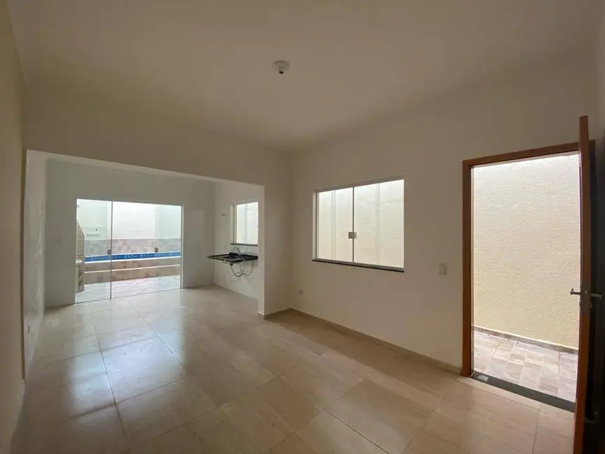 Foto 3 de Casa com 2 quartos à venda, 60m2 em Mongagua - SP