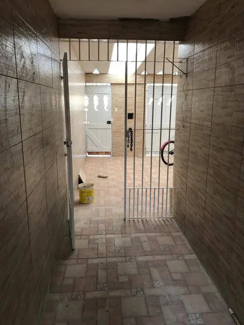 Foto 4 de Casa com 2 quartos à venda, 60m2 em Mongagua - SP