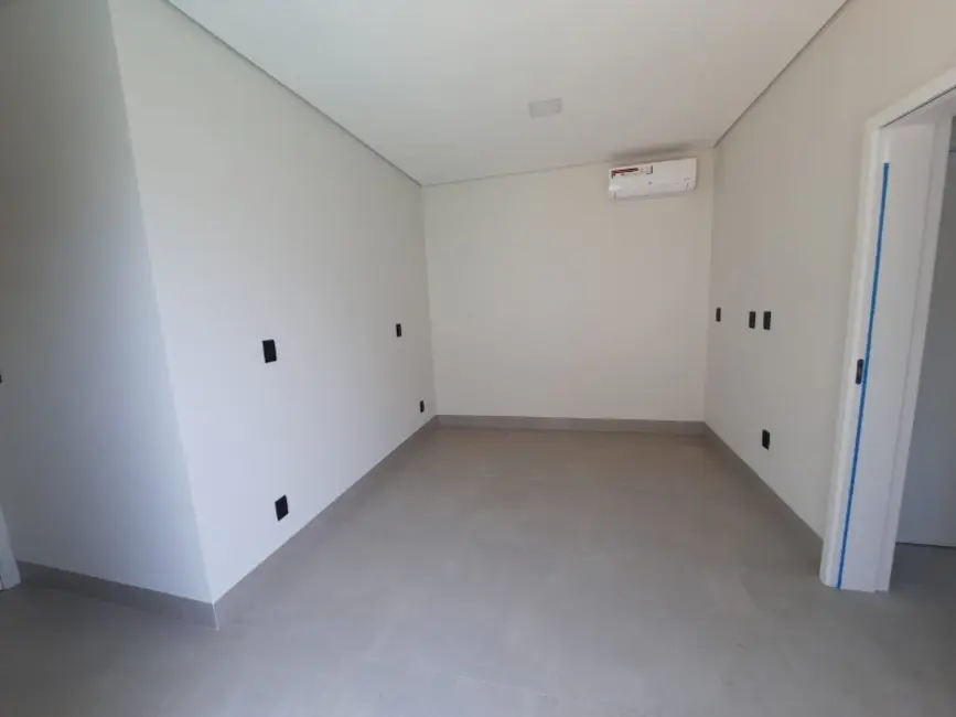 Casa de Condomínio com 3 quartos à venda, 233m2 em Itu - SP - imagem 2 Foto 2 de Casa de Condomínio com 3 quartos à venda, 233m2 em Itu - SP