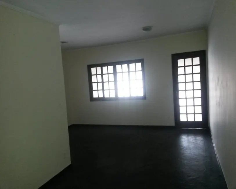 Casa com 3 quartos à venda, 130m2 em Vila Gardiman, Itu - SP - imagem 4 Foto 4 de Casa com 3 quartos à venda, 130m2 em Vila Gardiman, Itu - SP