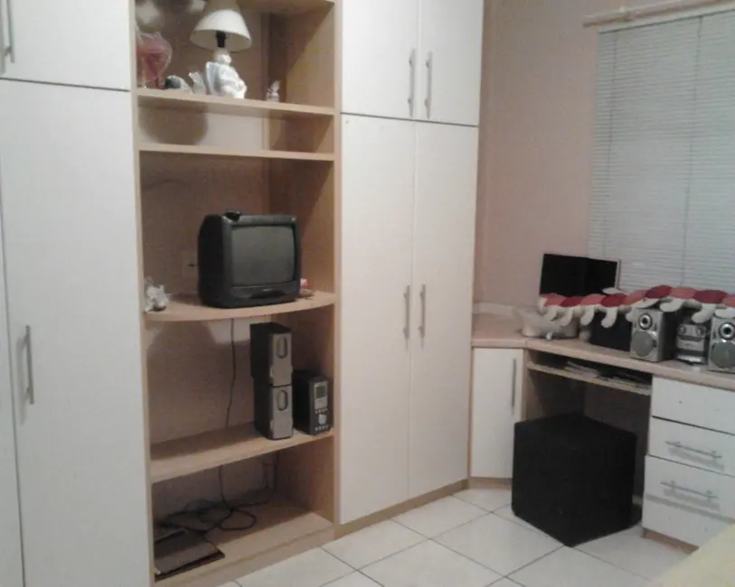 Casa com 3 quartos à venda, 210m2 em Vila Angélica, Sorocaba - SP - imagem 8 Foto 8 de Casa com 3 quartos à venda, 210m2 em Vila Angélica, Sorocaba - SP