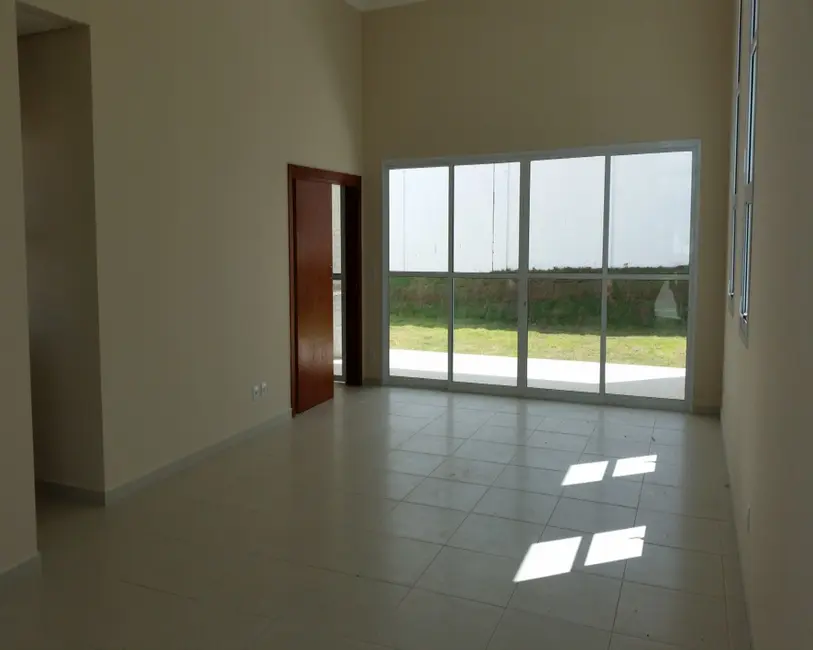 Foto 1 de Casa com 3 quartos à venda, 227m2 em Salto - SP