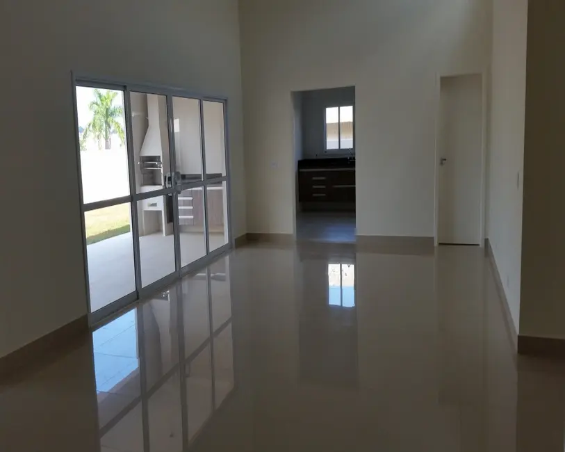 Foto 1 de Casa com 3 quartos à venda, 220m2 em Salto - SP