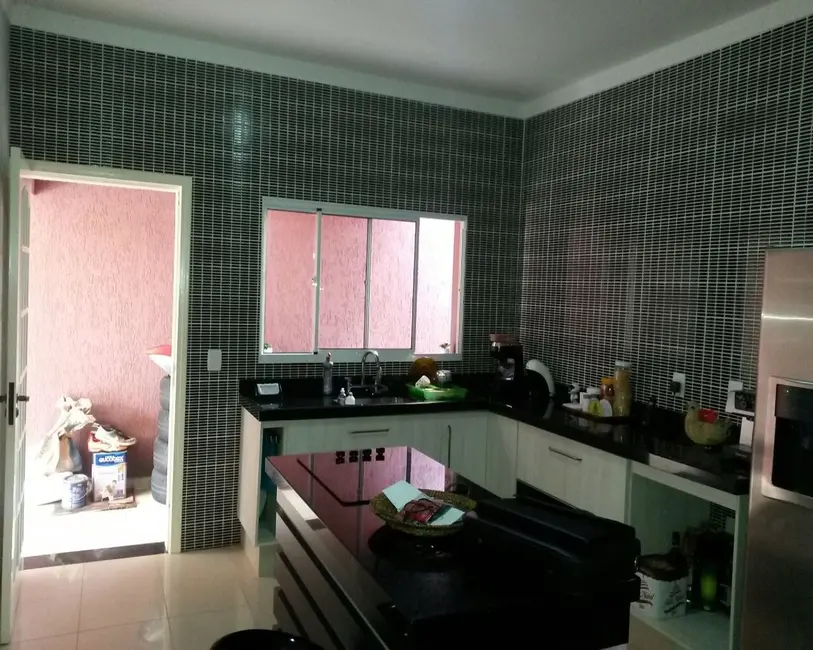 Foto 3 de Casa com 4 quartos à venda, 214m2 em Jardim Faculdade, Itu - SP