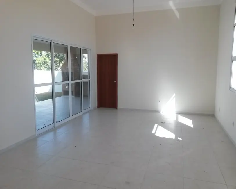 Foto 2 de Casa com 3 quartos à venda, 208m2 em Salto - SP