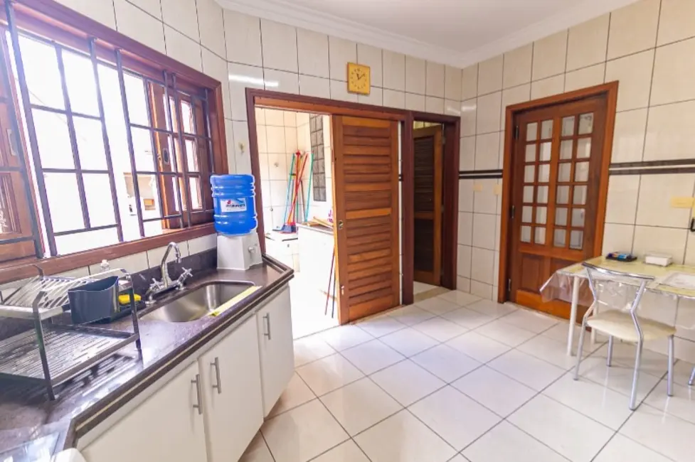 Foto 3 de Casa com 4 quartos à venda, 275m2 em Parque Residencial Presidente Médici, Itu - SP