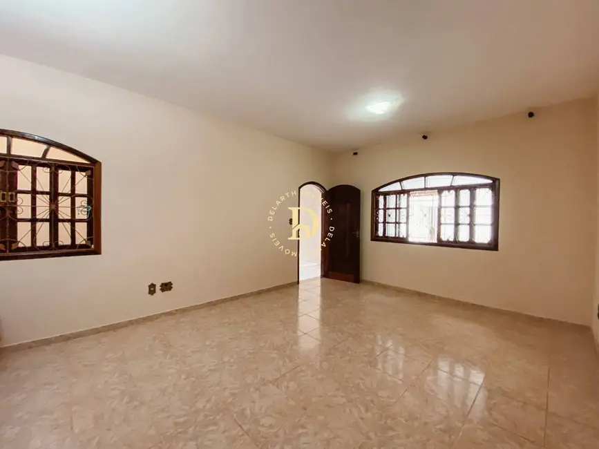 Casa com 3 quartos à venda, 280m2 em Vila Aprazível, Jacarei - SP - imagem 2 Foto 2 de Casa com 3 quartos à venda, 280m2 em Vila Aprazível, Jacarei - SP