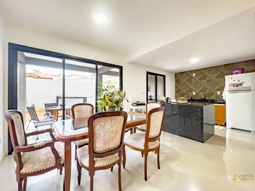 Foto 2 de Casa de Condomínio com 3 quartos à venda, 212m2 em Jardim Residencial Golden Park, Jacarei - SP