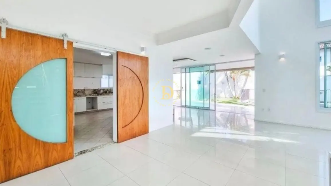 Casa de Condomínio com 4 quartos à venda, 330m2 em Sao Jose Dos Campos - SP - imagem 2 Foto 2 de Casa de Condomínio com 4 quartos à venda, 330m2 em Sao Jose Dos Campos - SP