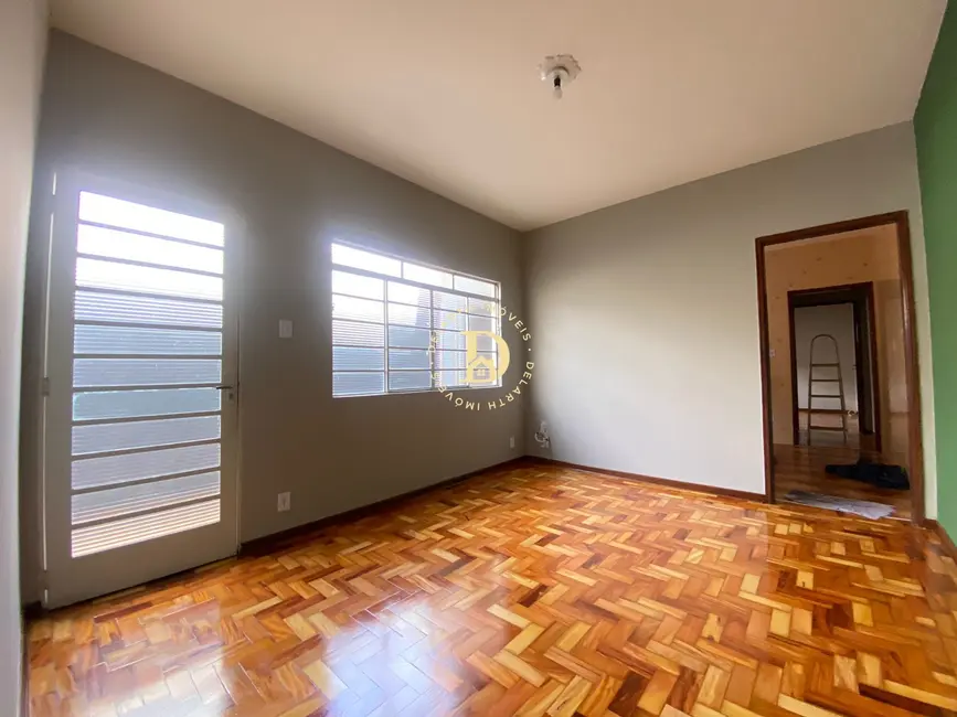 Foto 1 de Casa com 2 quartos à venda, 98m2 em Parque Santo Antônio, Jacarei - SP