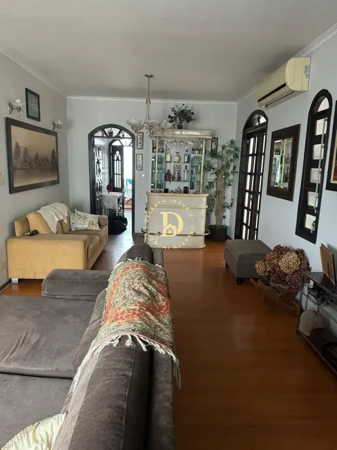 Foto 3 de Casa de Condomínio com 4 quartos para alugar, 375m2 em Vila Zezé, Jacarei - SP