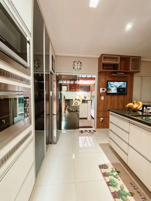 Sobrado com 3 quartos à venda, 161m2 em Loteamento Villa Branca, Jacarei - SP - imagem 5 Foto 5 de Sobrado com 3 quartos à venda, 161m2 em Loteamento Villa Branca, Jacarei - SP